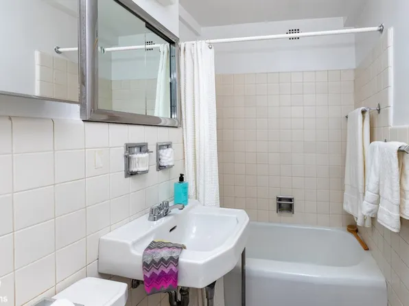 425 East 79th Street image 10 of 15