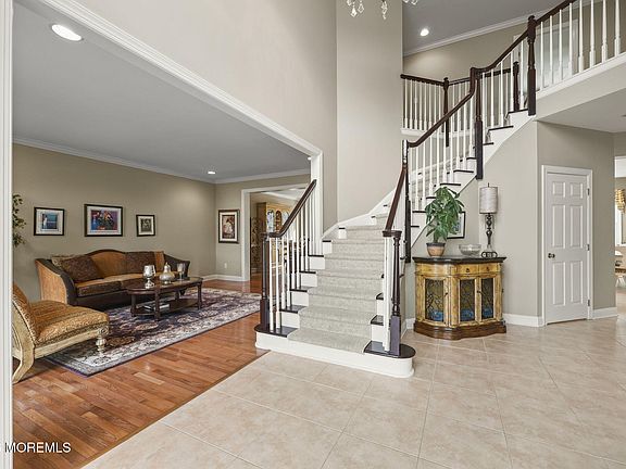 5th image of 14 Green Springs Way