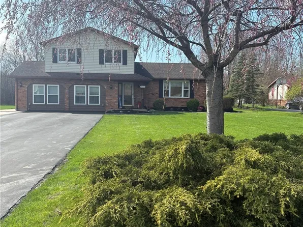 4430 Creek Rd, Lewiston, NY 14092