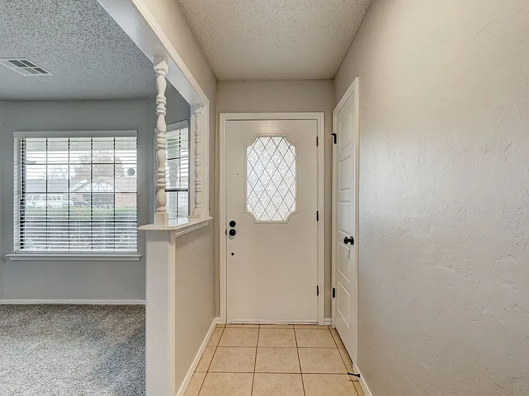 1208 NE 22nd St — Photo 3