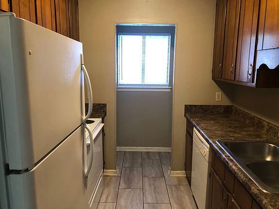 4th image of 1401 Willow Bend Way APT C