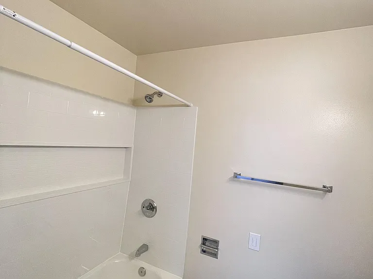 304 E Thomas St #5 — Photo 6