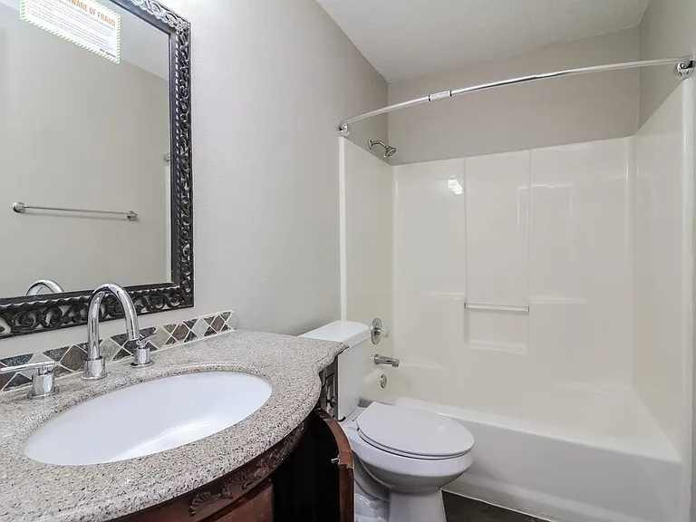 900 Vicksburg Ln — Photo 12