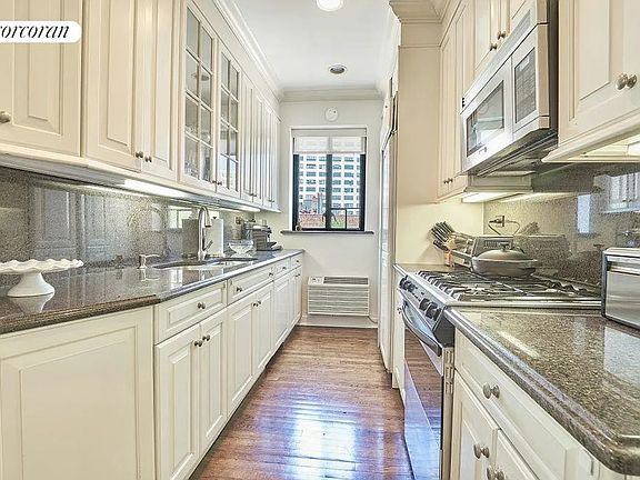 4th image of 210 6th Ave APT 5DE