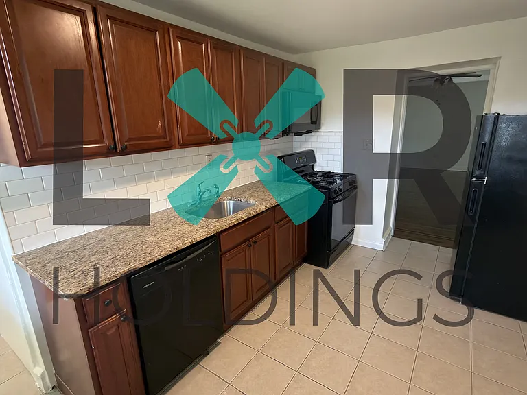 640 Poplar St #1 — Photo 9