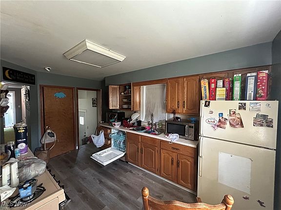 5th image of 10223 Joan Ave