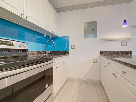 5th image of 716 SW 14th Ave APT 3