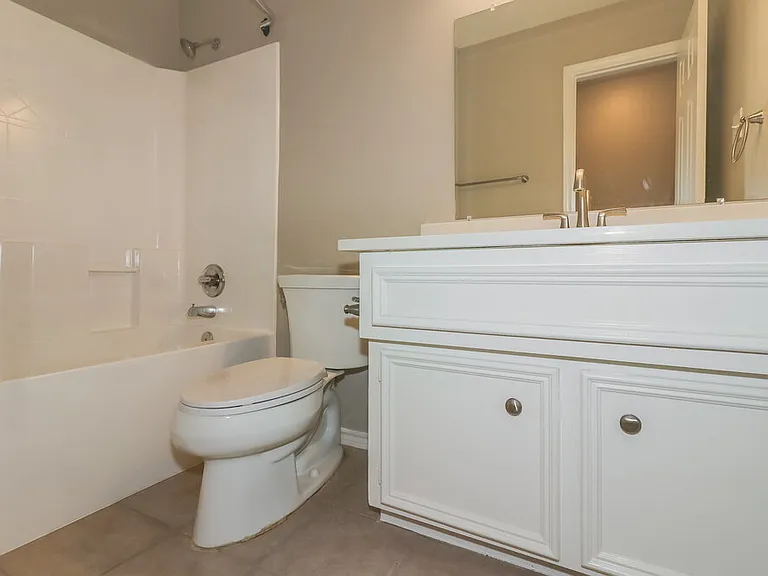1427 Waterside Village Dr — Photo 14