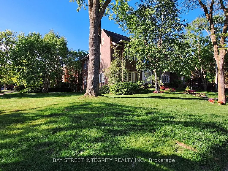 184 Heath St W — Photo 2