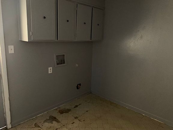 2nd image of 3905 Chateau Dr