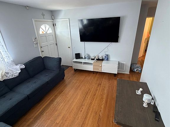 2nd image of 30 Eastwood Boulevard