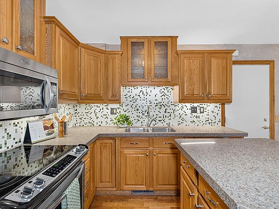 3rd image of 104 Grand Ave #104