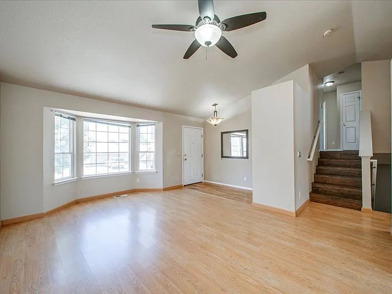 1802 N Heath Ave — Photo 4