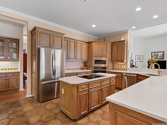 5th image of 29738 Fairway Vista Dr