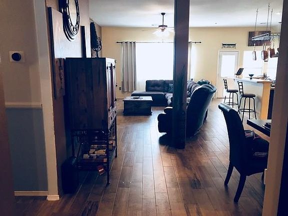 3rd image of 1208 Thicket Dr