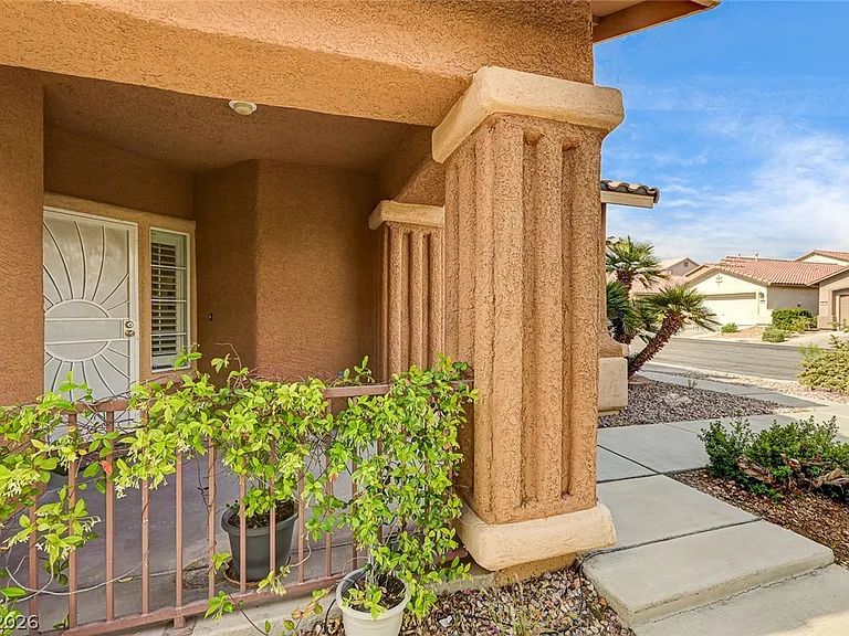 900 Royal Plum Ln — Photo 6