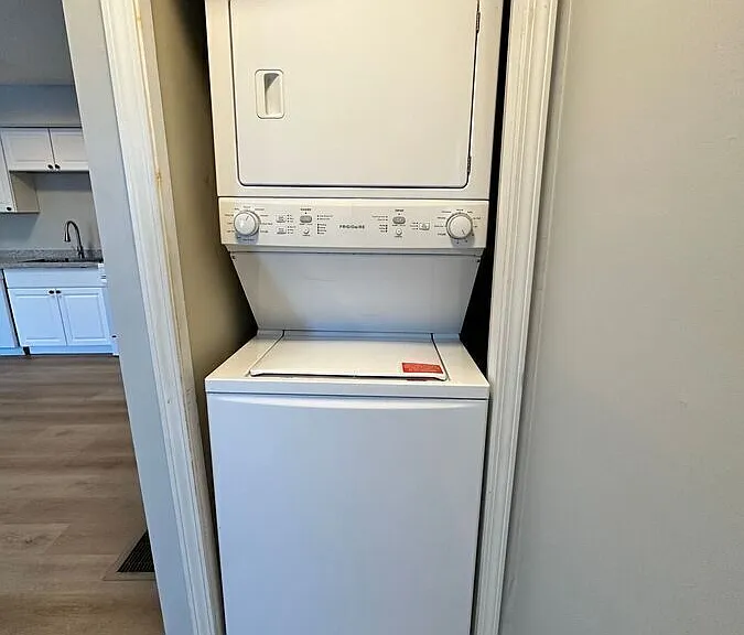 629 Oak St SE #1 — Photo 32