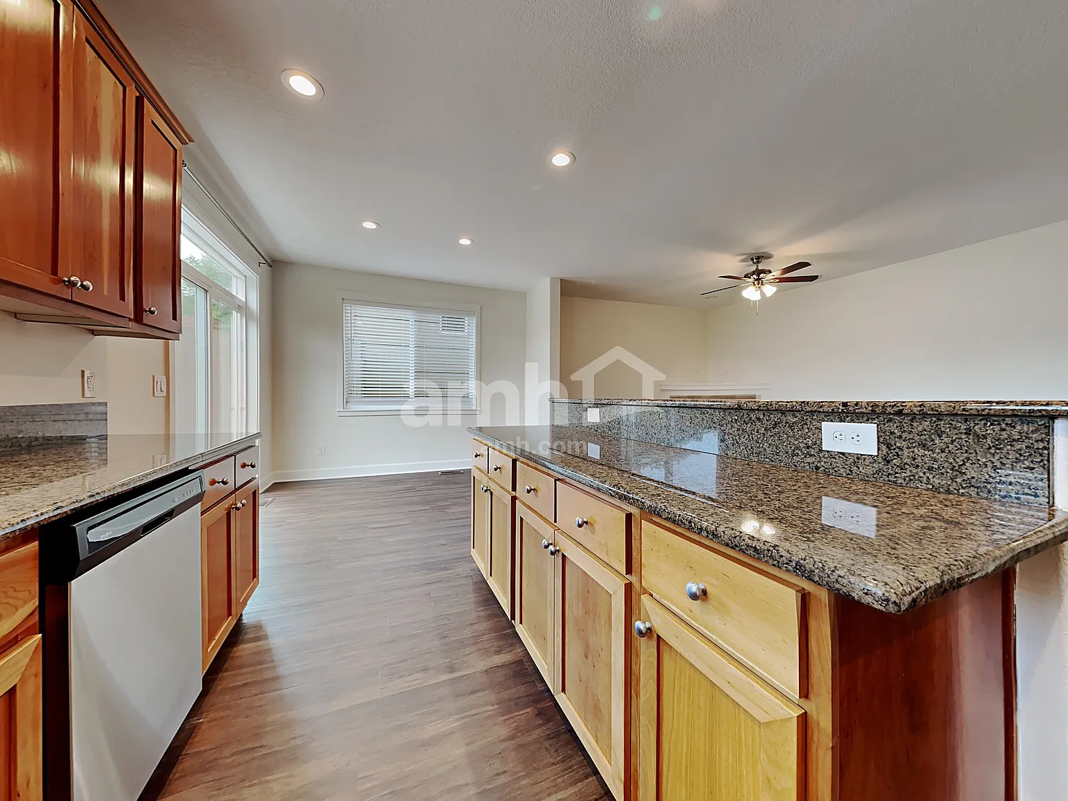 3 bed, 2.5 bath, 1998 sqft, $2,950 — Photo 4