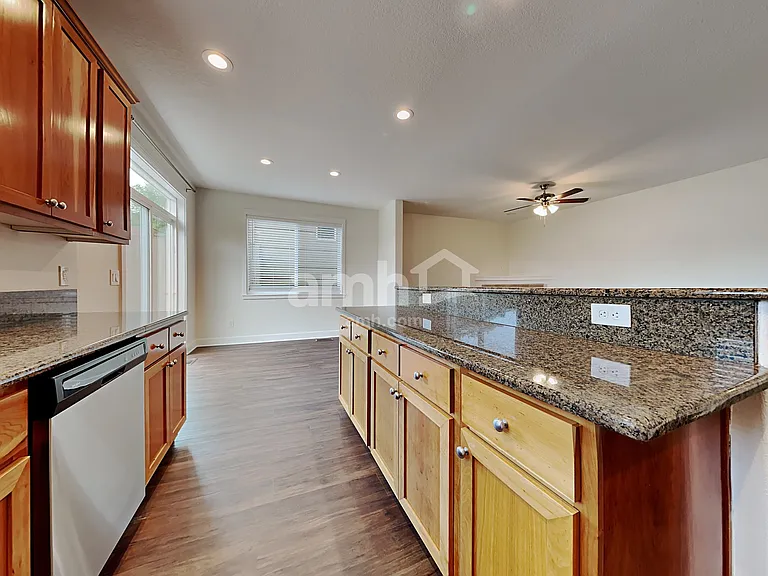 10111 NE 28th Pl — Photo 4