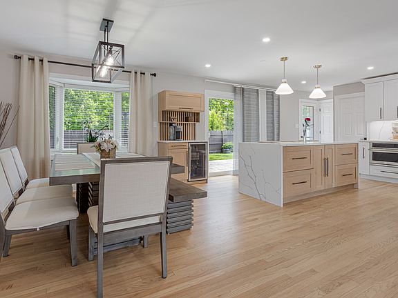 4th image of 9941 Windsor Dr