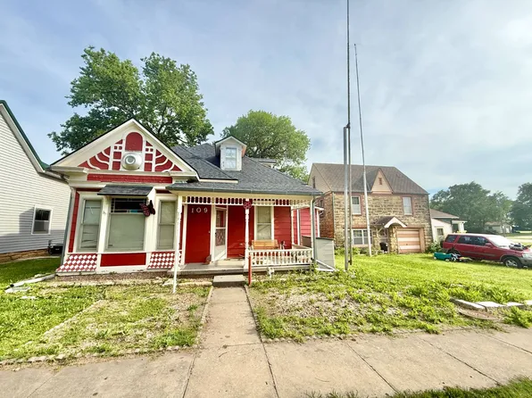 109 E School St, Lincoln, KS 67455