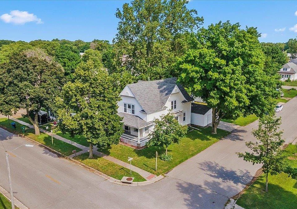 221 E Superior St, Clarksville, IA 50619 Zillow