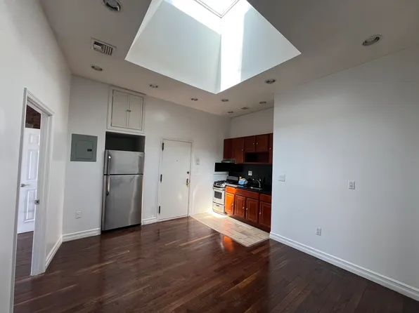 515 Washington Avenue image 1 of 10