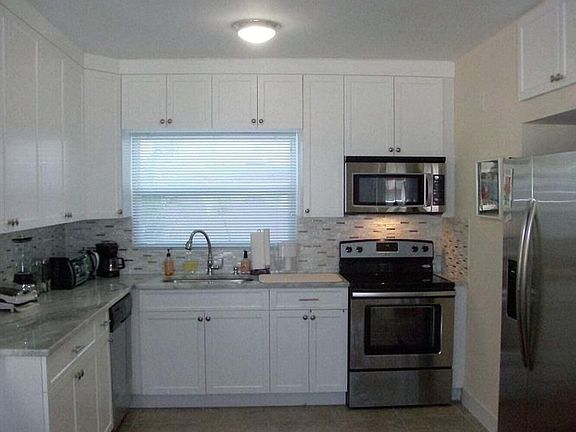 4th image of 1001 S Lakeside Dr