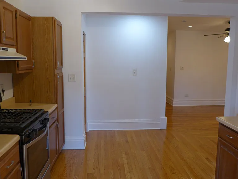 136 Elgin Ave — Photo 10