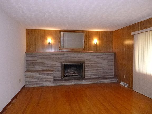 2nd image of 308 Green Ln