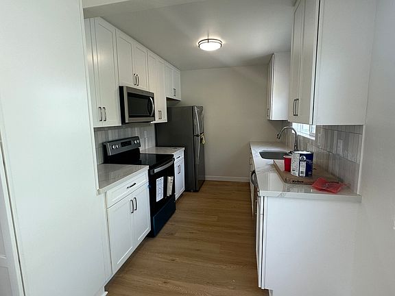 2nd image of 825 1/2 Ormond Ct