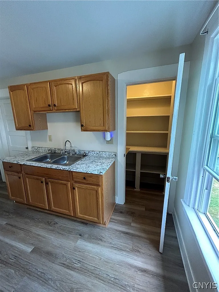 2 bed, 1.0 bath, 1700 sqft, $1,250 — Photo 3