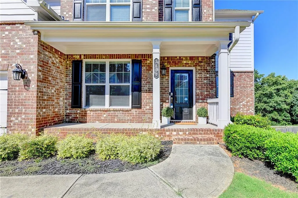 5 bed, 4.0 bath, 2840 sqft, $2,950 — Photo 2