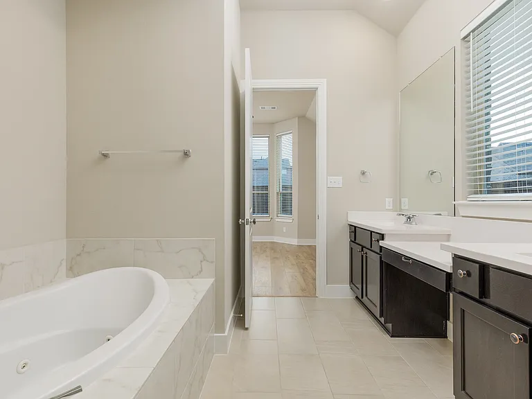 1829 Leo Dr — Photo 16