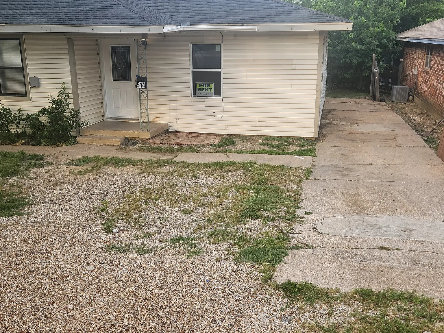 3 bed, 700 sqft, $1,595 — Photo 1
