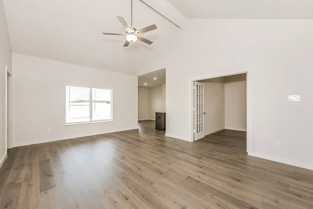3 bed, 2.0 bath, 1658 sqft, $2,300 — Photo 3