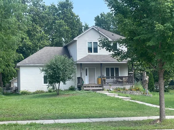 208 N Maple St, Chaska, MN 55318