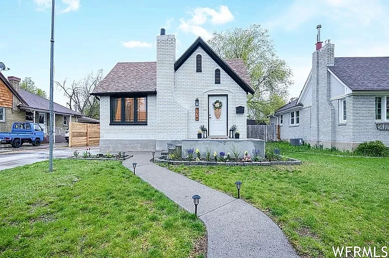 5 bed, 1900 sqft, $2,750 — Photo 2