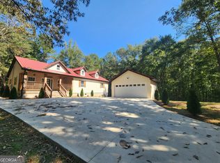 60 Yellow Ln, Grantville, GA 30220
