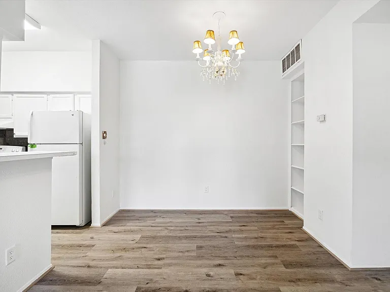 2425 Augusta Dr #7 — Photo 6