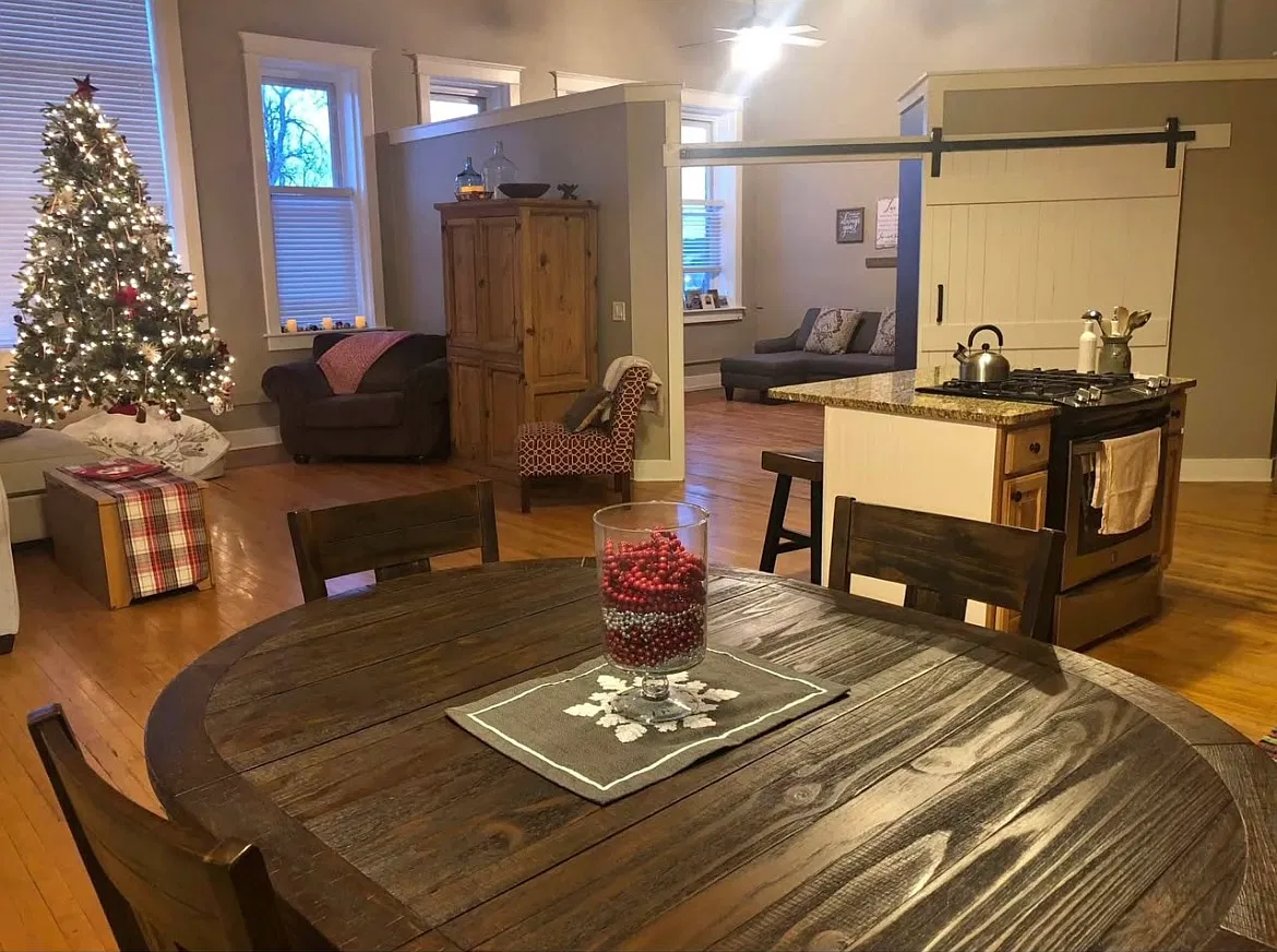 2 bed, $1,594 — Photo 3