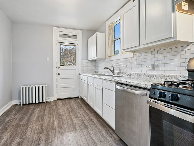 139 Sumner Ave — Photo 15