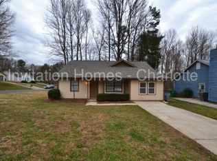 6001 Crosswood Ct, Charlotte, NC 28215