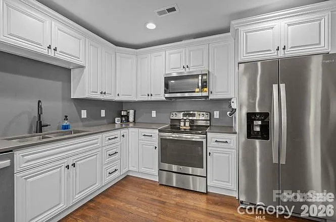1501 Herrin Ave — Photo 10