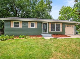 1002 S Main St, Liberty, MO 64068