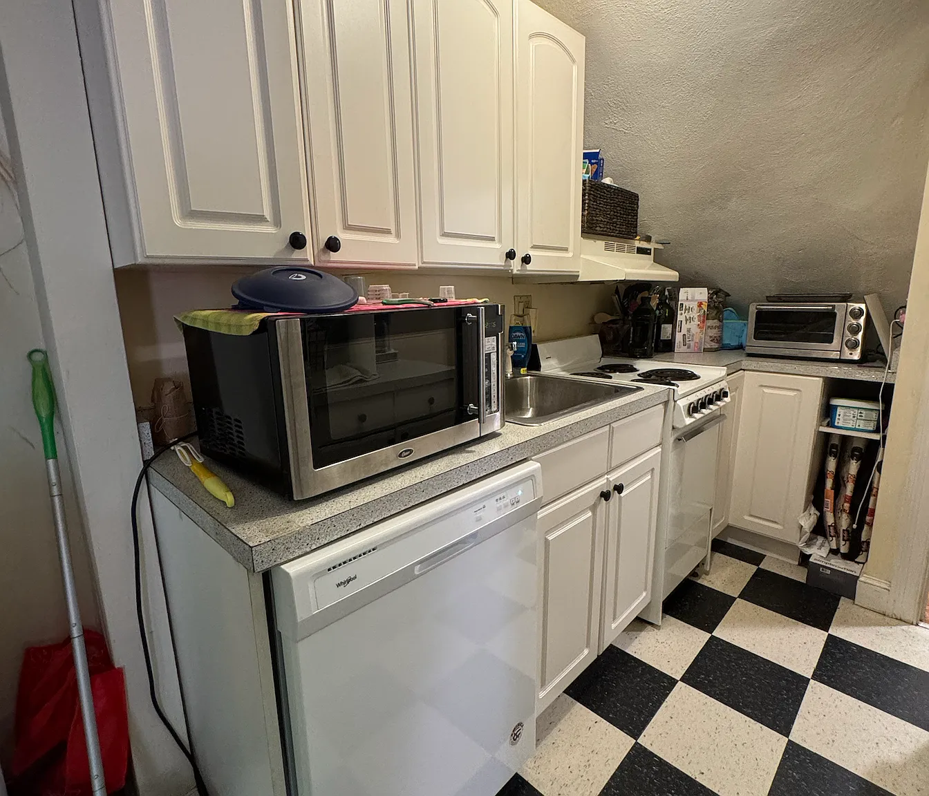 2 bed, 999 sqft, $4,000 — Photo 3