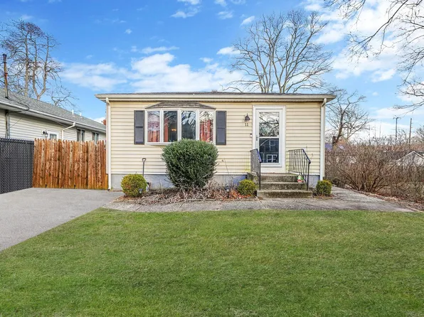 11 Comet Road, Rocky Point, NY 11778