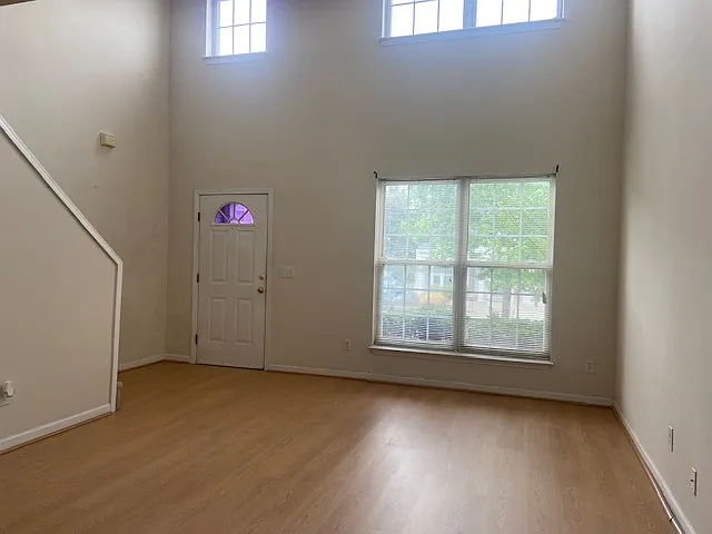 111 Durston Loop — Photo 2