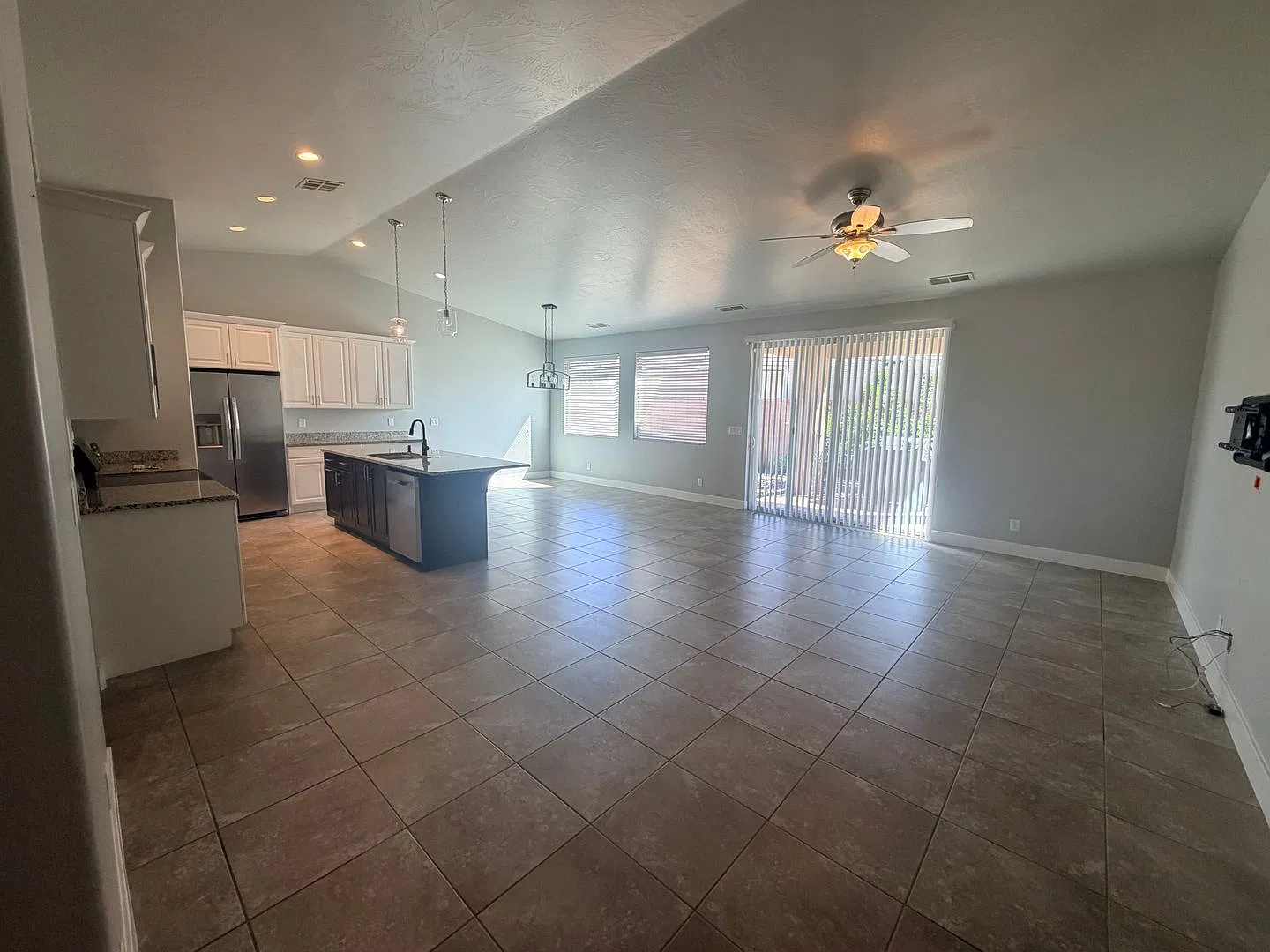 4 Bed, 2.5 bath, 3 car garage with RV parking! — Photo 4