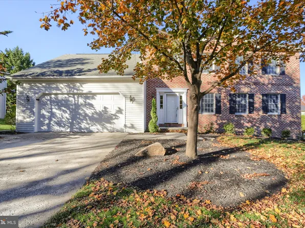 1090 Memory Ln, Mechanicsburg, PA 17050